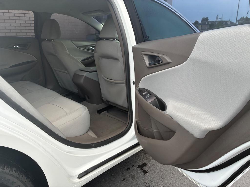 2019 Chevrolet Malibu LS photo 18