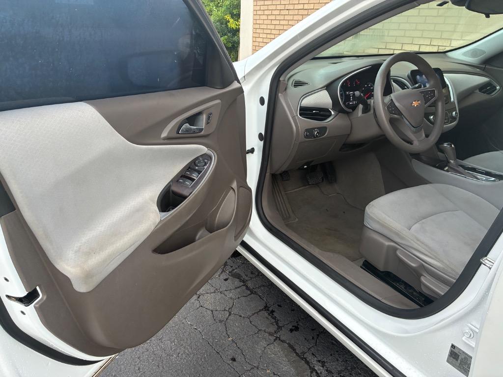 2019 Chevrolet Malibu LS photo 11