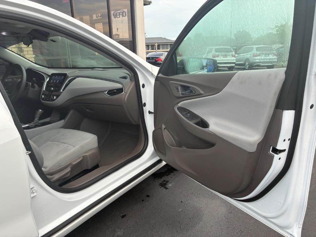 2019 Chevrolet Malibu LS photo 13