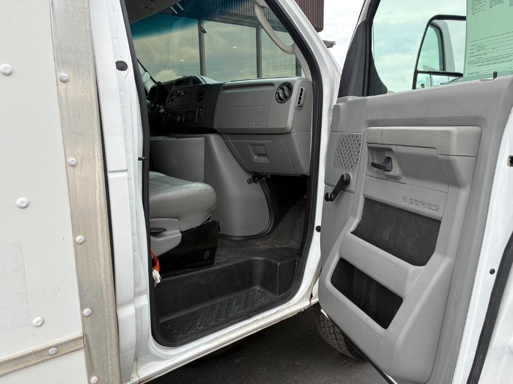 2015 Ford E-Series Cutaway Base - Photo 13