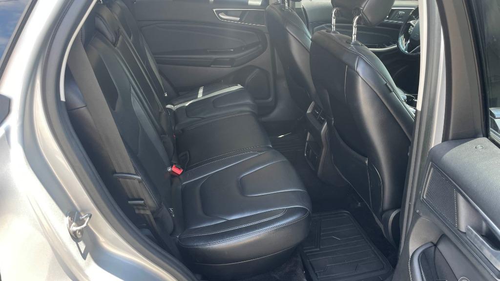 2017 Ford Edge Titanium photo 16