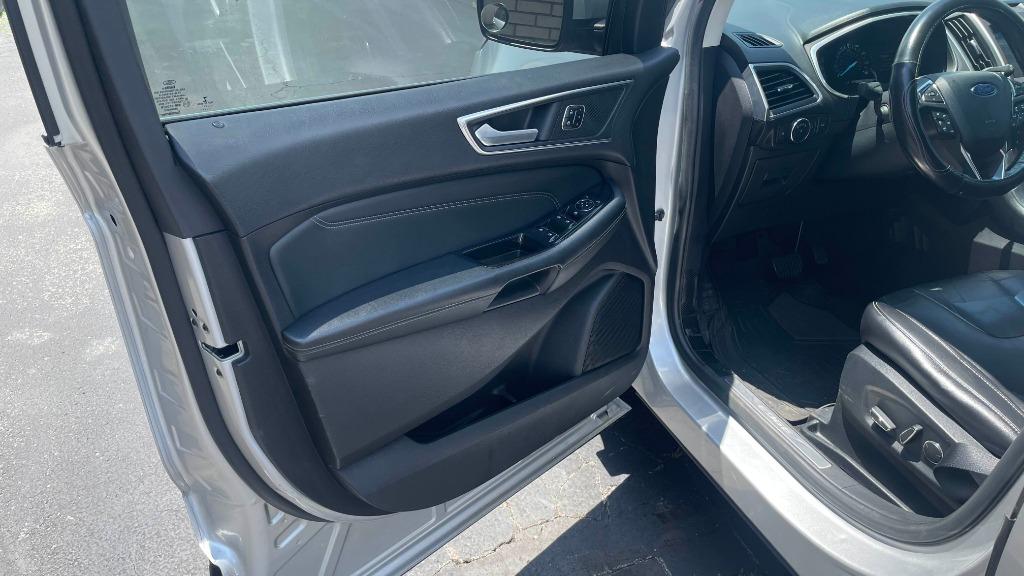 2017 Ford Edge Titanium photo 9