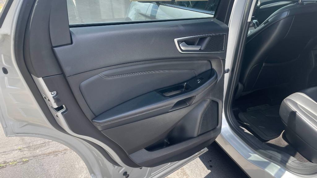 2017 Ford Edge Titanium photo 13