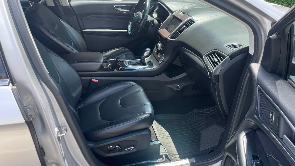 2017 Ford Edge Titanium photo 12