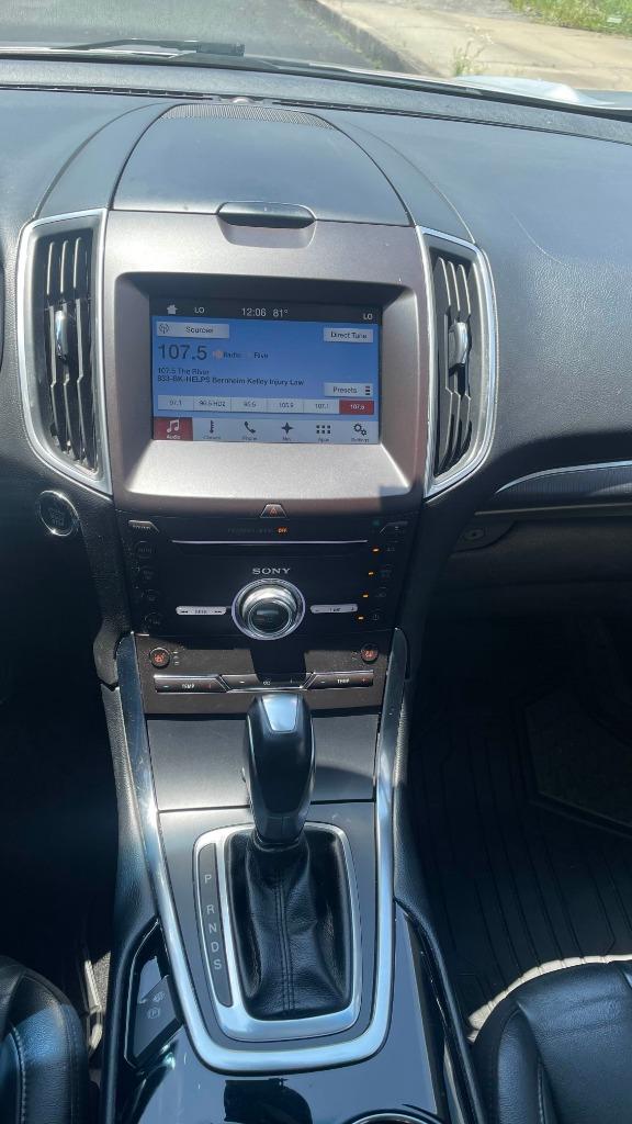 2017 Ford Edge Titanium photo 21