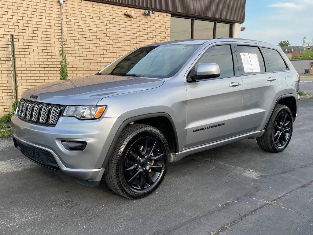 2017 Jeep Grand Cherokee Altitude's photo