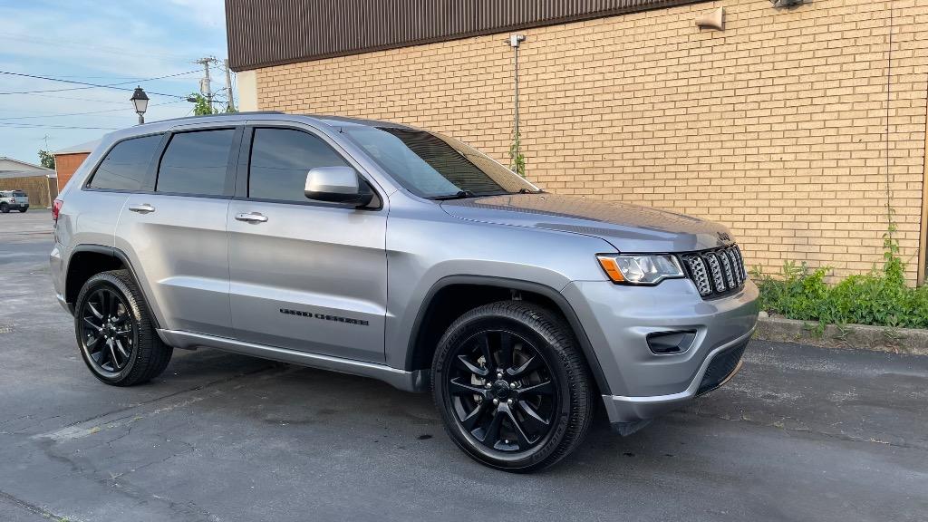 2017 Jeep Grand Cherokee Altitude's photo